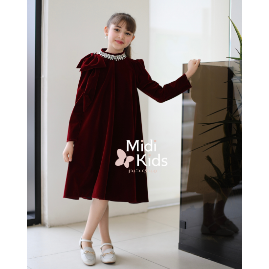 صورة فستان بناتي مخمل عنابي جوخ | فيونكة كتف وإكسسوار رقبة فاخر - m3780